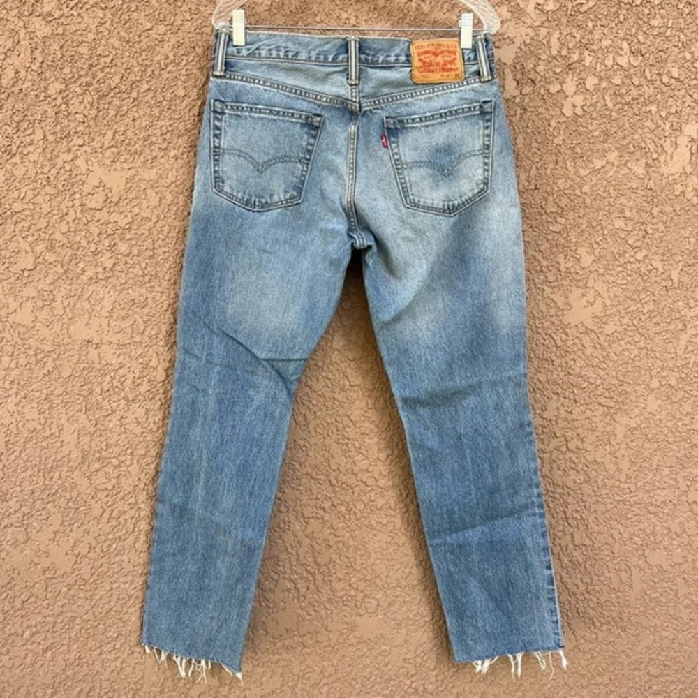 Levi’s 511 Jeans Men’s 32x30 Light‎ Blue Distressed Denim 5-pocket Style Raw Hem